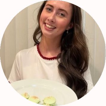 Brooke, the baker behind Oh My Macarons